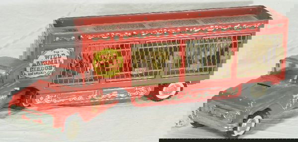 NETTE - Buddy L Circus Truck: Pressed steel, 26" L, includes original animals, top clear plastic has a crack as does the windshield, o/w C6-7