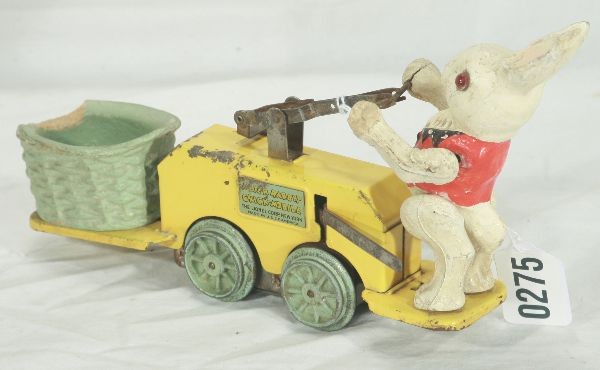 NETTE - LIONEL 1103 Peter Rabbit Handcar:: Clean, clock work working, chip out of basket, o/w C6