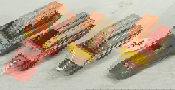 NETTE - Scarce MARX 3 Pc. Delivery Truck Set: Usually found with an unloading flat in sets. 4 1/2 inch Truck, missing grill; 2 Trailers, 1 has rust, 5 pc. Original loads, 1 Black Crow box missing flaps 1 side, minor touch-up, o/w C5-6 Tough!