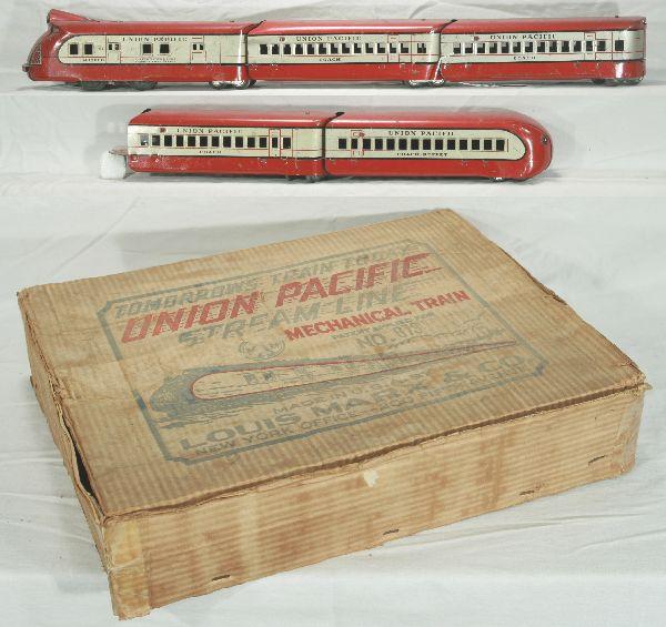 NETTE - Boxed MARX M10000 UP Streamliner: M10,000 Diesel; 3 Coaches; Jeweled Obsv., osb #673 and reads Mechanical Streamliner w/1 insert, C6