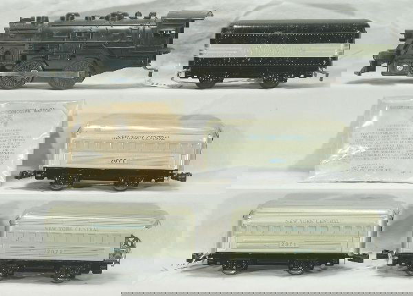 NETTE - 5 Pc. MARX Smoking 400 Passenger Set: 400 Steam Loco, clockwork working w/key, powder smoke unit working w/packet, chip in smoke stack; NYC Tender, spiderwebed, C5; 2 #2071 NYC Pullmans; 2072 NYC Obsv., all K/C, o/w C7