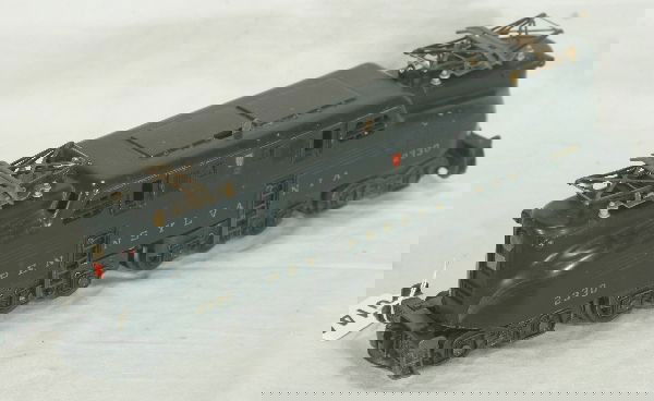 NETTE - LIONEL 2330 PRR GG1 Electric: Circa 1950, first magna-traction GG1, clean, stripes 50%, light oxi on pantographs, C6