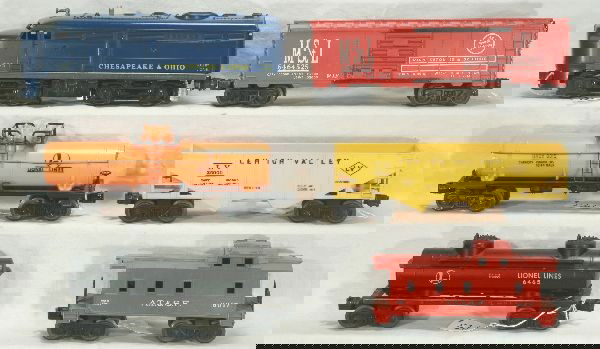 NETTE - 6 Pc. LIONEL Diesel Freight Set: 225 C&O Alco A Diesel, intact cowl; 6315 Chemical tank Car; 6176 LV Hopper; 6465 Tank Car(Alaska set); 6464-525 M&StL Boxcar, type IV; 6017 AT&SF Caboose, C7