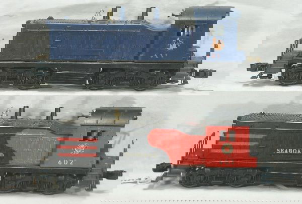 NETTE - LIONEL 602 & 621 NW-2 Diesels: 602 Seaboard Diesel, battery damage on frame; 621 JC Diesel, hairline crack at screw, o/w shells should clean to C6+