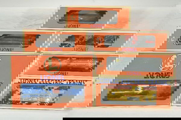 NETTE - 6 LIONEL Freight Cars: 2 #16963 Flat cars; 19706 Caboose; 16150 tank; 16720 searchlight Ext.; 19831 Generator, obs C10