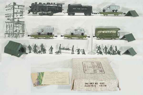 NETTE - Boxed MARX Military set 4065: 400 Steam Loco; NYC Tender; flat w/Open Truck; Flat w/Searchlight; Flat W/Covered Truck; Official Car. All K/C. Tents in Envelope; Figures & Flagpole; Cardboard Background, Small parts still on Spru i