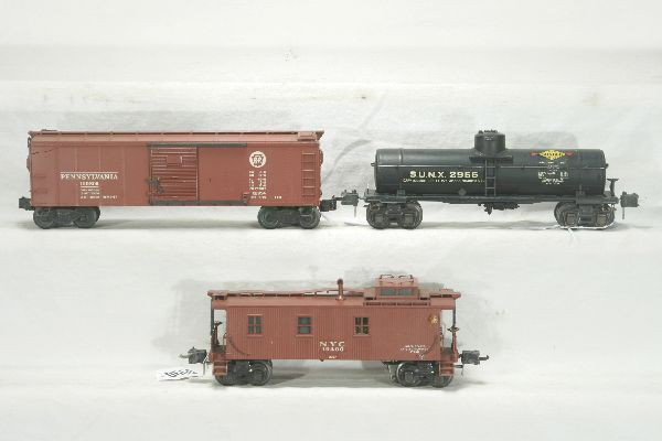 NETTE - 3 LIONEL Semi Scale Cars:: 2954 PRR Boxcar, postwar trucks; 2955 Sunoco Tank Car, decals 80%, slight warp to frame; 2957 Caboose, catwalk & floor warped, o/w HBC, C5-6