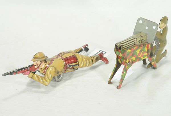 NETTE - 2 Super MARX Army Toys:: Machine Gunner, crank action working, some rust inside, litho is clean C7+; Fantastic Crawling Soldier, clockwork working, clean & shiny, C8+