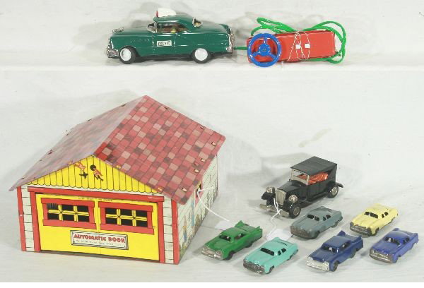 NETTE - 9 Pc. MARX Tin Vehicle Lot:: 9 X 10" Automatic Door Garage, C7; 8" Bat. Op. Police car, litho tin, working w/light & siren, C9; 5" Touring Car(Untouchables??); 6 3" Friction vehicles, o/w C7