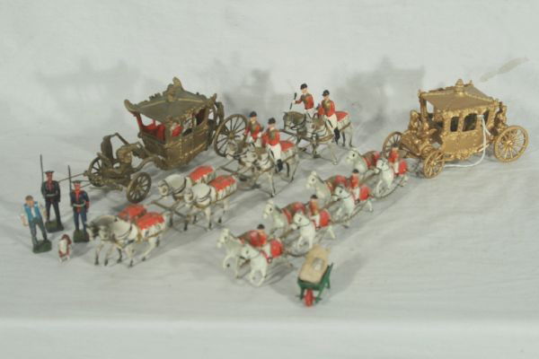 NETTE - 2 BRITAINS Coronation Coaches Plus: Pre war Britains coach has broken wheel w/figures inside, o/w C5-6; John Hill Co. Coach, clean & Intact, C8; Britains Man w/Wheel barrow w/sack; Collie; 2 Marines, C6