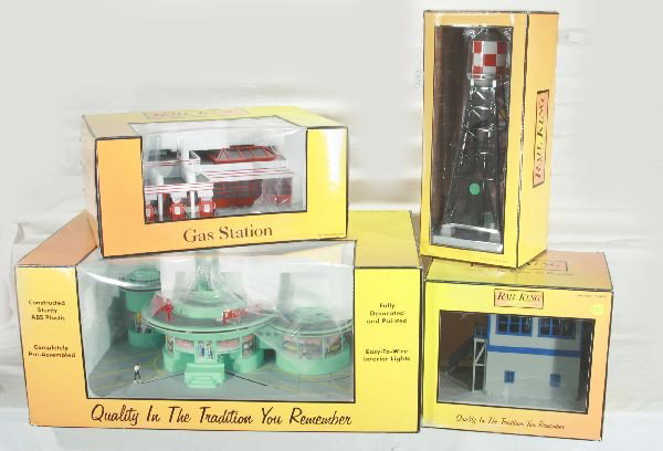 NETTE - 4 MTH Accessories:: 30-9105 Mel's Oper. Drive-in; 30-9106 Esso Gas Station; 30-90929 Ind. Water tower; 30-9011 Switch Tower, obs, C9+