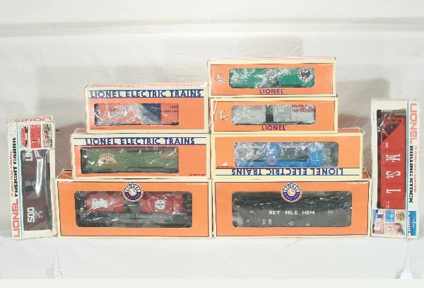 NETTE - 9 LIONEL Freight Cars:: Boxcars- 19290, 19284, 9217, 9492, 16750 Aquarium; 9845 Reefer; 9213 Hopper; 18454 Hopper; 17919 Tank Car, obs C8+
