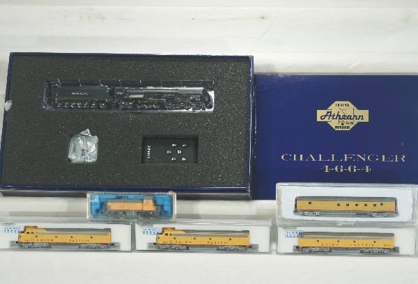 NETTE - 6 Pc. N Gauge UP Lot:: Athearn 3943 Challenger, sound & DCC; Kato A9 ABA Diesels all powered; Con-Cor Baggage; RivaRossi SW-1500 Diesel, obs C9-10