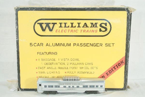 Williams NYC 5 Aluminum Car Set Lot: #2605, Crown Edition, Oper. Couplers, Twin Lighting, fully assembled, bright dipped annodization, Ob. Has light play wear.