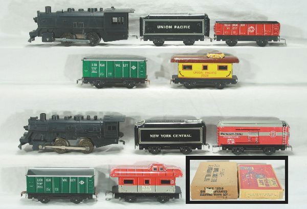 2 boxed Marx train sets: Battery set 2519: plastic loco, 551 UP tender, Seaboard gondola, LV high gondola, 3824 UP caboose, track, osb Has light to moderate play wear; 490 loco, clockwork working w/ key, 551 NYC tender, 37974
