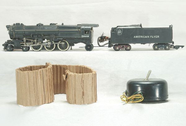 Unusual American Flyer S-gauge 314 AW Locomotive: PA K-4 style loco, nice cab lettering, some wear to plating on side rods, PA tender w/ Lionel style whistle, orig. controller w/ wrap, Has light to moderate play wear.