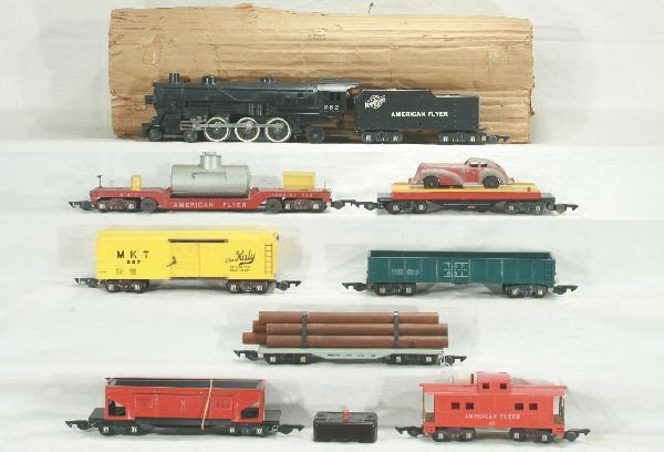 8pc American Flyer S-gauge steam freight set: 282 C&NW pacific loco and tender, strong lettering w/ wrap; 648 track cleaner-missing 1 brake wheel top; 637 MKT box car-missing 1 latch pin; 715 unloading flat w/ Manoil roadster-car shows excessive 