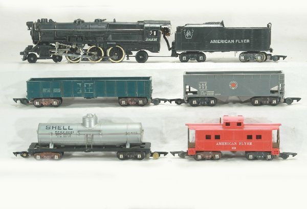 American Flyer S-gauge 314AW train set: PA K-4 loco and tender w/ Lionel style whistle, pilot has 1 broken step, lettering strong, 631 T&P gondola, 632 LNE hopper, 625 Shell tank car, 638 caboose, orig. whistle control box, Has moderate pla