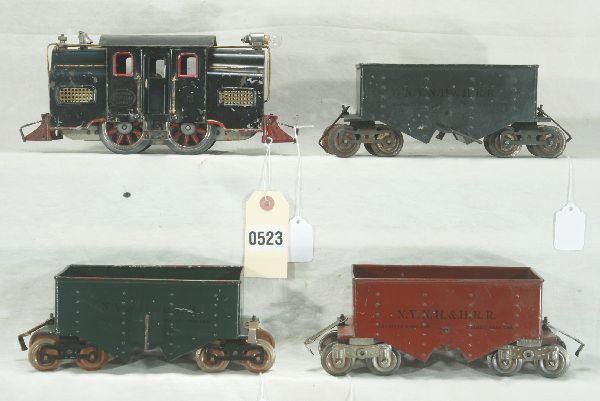 4 Pc Lionel Standard Gauge Freight Train: 33 Electric Loco, U- Style Frame, with Lionel Manufacturing Plates, with pedestal headlights; 3 -116 Hoppers, brown Hopper has early truck, wheels oxide, some rust. Has moderate play wear.