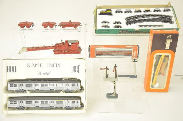 10 Pc. European HO & N Gauge Lot: ROCO HO Gauge Mining Set in set box; unboxed Hornby HO cast derrick with 3 service flats showing Moderate Playwear; Lima HO Circus Car; Lima N Ga. Circus car; 2 Bing OO Signals; Jouef Budd Interurban