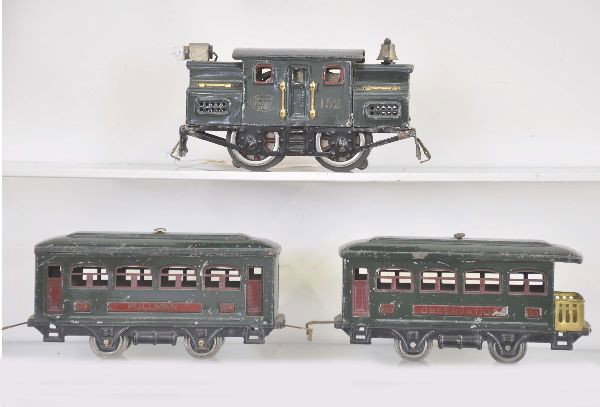 3 pc Early Lionel Train Set: Circa 1926. Includes 152 electric locomotive, 629 Pullman, 630 observation. Condition: strong lettering on loco, rewired. Cars have maroon trim with nice lettering, all show moderate playwear. C5-6