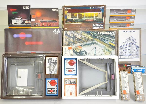 14 Boxed Marklin Z-Gauge Accessories: Two 8994 transfer tables, two 8995 transfer table catenary, three 8529 power tracks, 8965 switch tower, 8963 apartment house, 8913 overhead uprights, 8940 semaphore, 8981 engine house, 8960 station. C