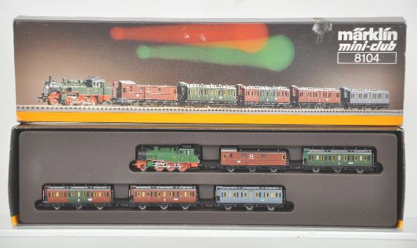 Boxed Marklin Z-Gauge 8104 Steam Train Set: 260 steam locomotive, mail car and three compartment coaches. Unused, original set box. Factory new. C9