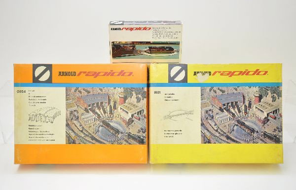 Unusual Arnold Rapido N-Gauge Turn Table Set: Set includes 0851 turn table, 0855 motor, 0854 round house. All unused, original boxes. Factory new. C9