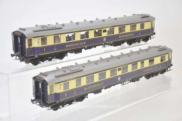 2 Elettren Rheingold Passenger Cars: O-Scale, 2508 first class diner, 24507 second class diner, Unrun, some shelf dust, like new. C8