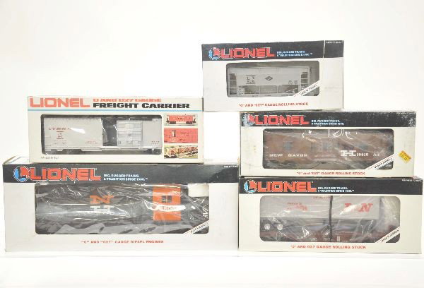 5 pc Lionel NH Diesel Train Set: 18806 NH SD18 loco, 16357 trailer flat, 9442 CP box car, 16205 ore car, 16510 NH bay window caboose, All show light playwear, original boxes. C8