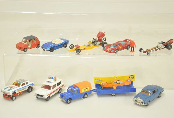9 pc Corgi Vehicle Lot: Commuter Dragster, Drago Dragster, Porsche 917, Rolls Royce Silver Shadow, Toyota 2000GT, OSI Daf City, Vigilant Range Rover with figure, Stantapod Glow Worm dragster and Land Rover with airplane trai