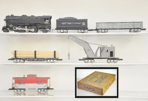 Boxed Marx Scale Set 25334: O-Gauge, #999 Locomotive, NYC tender, NYC lumber flat, B&O gondola, derrick, NYC caboose. Track, transformer and paperwork, original set box, should clean to like new. C8