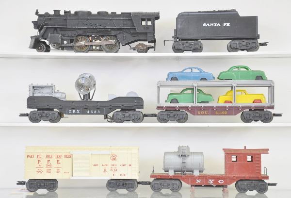 6 pc Deluxe Marx Freight Set: 666 Steam loco with smoking cylinders, Santa Fe tender, PFE reefer, rotating searchlight, SOU autoloader, NYC track cleaner caboose. All show light to moderate playwear. Should clean up to C7.