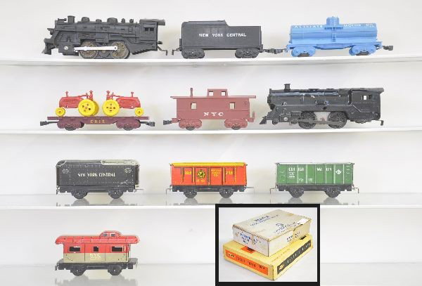 Boxed Marx Sears Sets 9507 and 9610: Set 9507 unusual white set box includes tin loco with plastic front, mechanism functional with key, tender, two different high gondolas, caboose, figure eight track. Set 9610 includes 400 loco, tender
