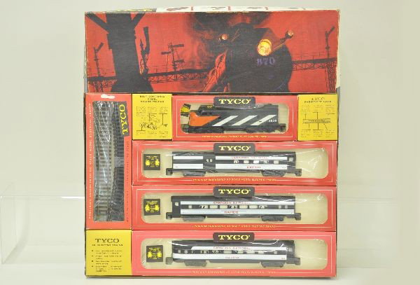 Scarce Early Tyco Boxed HO Gauge Set 6004C-2698: Canadian National Rapido, F9 diesel, 3 passenger cars. Lightly run, crisp original boxes and inserts, original set box. C8