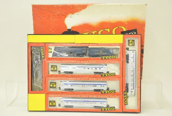 Boxed Tyco HO Gauge Set The Royal Blue Special: Set No. T621. Set consists of a lighted Pacific loco and tender with 4 passenger cars and track. Original boxes, paperwork, original set box, top a little worn. Like new. C8-9
