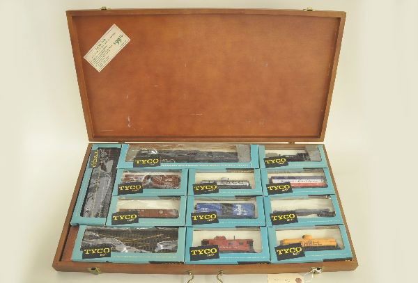 Scarce Tyco HO Gauge Salesman Sample Set: This beautiful wooden boxed set has a brass plate that reads "Tyco HO Gauge Electric Trains, Manufactured by Tyler Manufacturing Inc., Woodbury Heights, NJ". Circa 1950's "Blue Box Era" set # T-10, do
