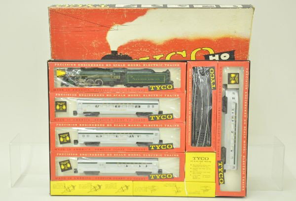 Early Boxed Tyco Crescent Limited HO Gauge Set: Set T62178 which includes 4-6-2 steam locomotive and tender with 4 passenger cars and track, original boxes, set box with inserts. Top has 3 split corners. Otherwise, like new, C 8-9