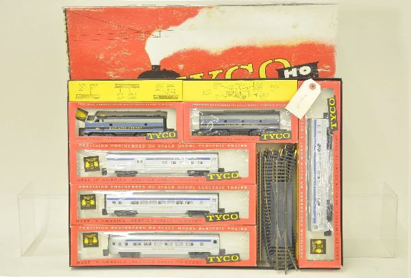 Early Boxed Tyco HO Gauge Set T6127: B&O Limited Set No. T4012A, includes B&O F9 AB diesels with 4 passenger cars, original boxes minus track. Loco box missing cellophane. Original set box top is worn. Otherwise, trains are C-8