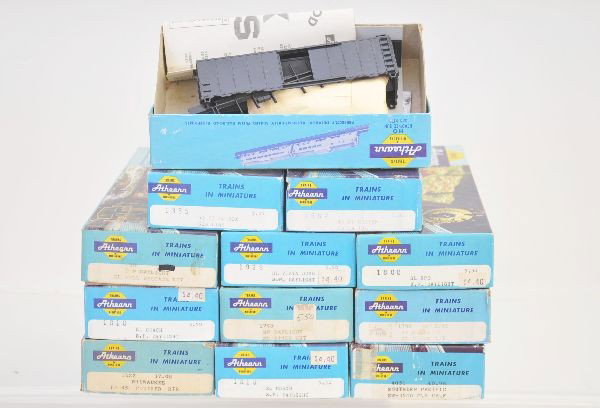12 Boxed Athearn HO Gauge Pieces: MR FP45, seven SP daylight passenger car kits, 3 freight car kits, SP SW15 powered calf diesel; All original boxes, like new C8-9