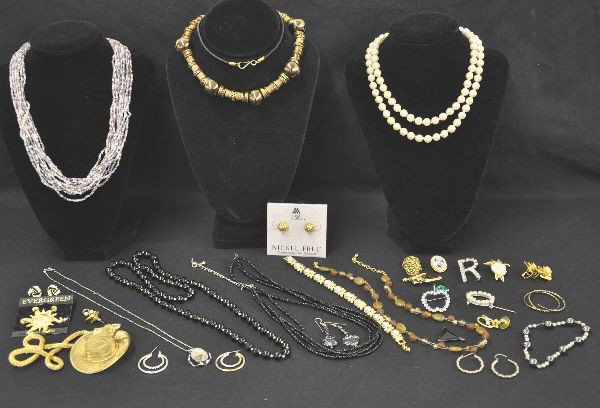29 pc Costume Jewelry Lot: Includes beaded necklaces, several earring sets, broaches and bracelets. Nice assortment. Clean and ready to wear.