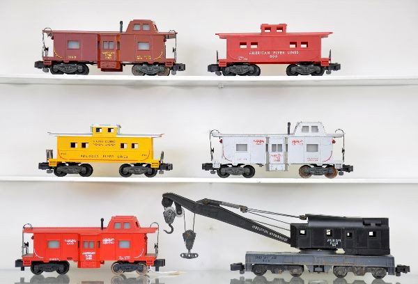 American Flyer S-Gauge Rolling Stock: 24619 bay window caboose; 806 caboose; 944 wrecker; 24633 bay window caboose, shows moderate wear C6; 24634 bay window caboose; 24631 caboose. Otherwise, fairly clean, showing light playwear. C7-8