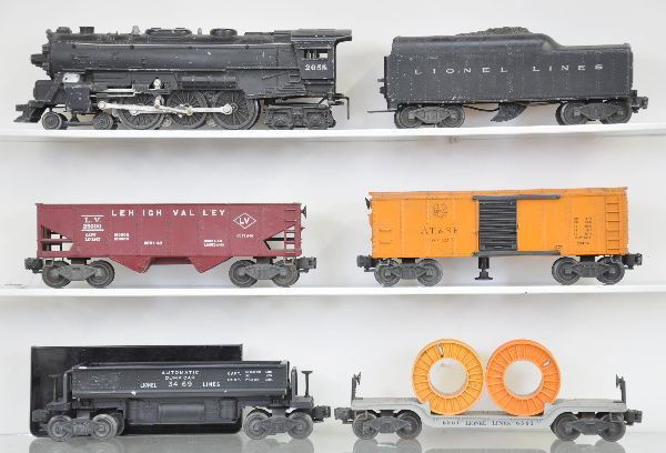 Lionel Steam Freight Set: 2055 Hudson loco; 2046W tender, hairline crack near one step; 3469 coal dump car with bin; 6561 flat with reels, missing hold-down; 6456 hopper; 3464 Santa Fe operating boxcar. Set needs a cleaning an