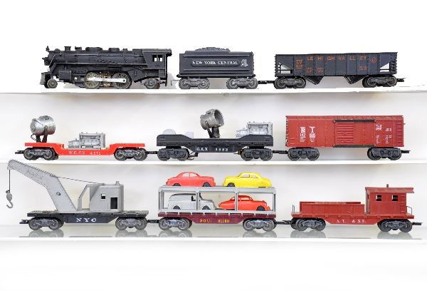 Large Marx Steam Freight Set: 666 cast loco with smoke; wedge tender; LV hopper; 4571 searchlight, missing lens; wrecker; auto loader; RI boxcar; 4583 revolving searchlight, missing lens; Santa Fe work caboose. All G trucks, all s