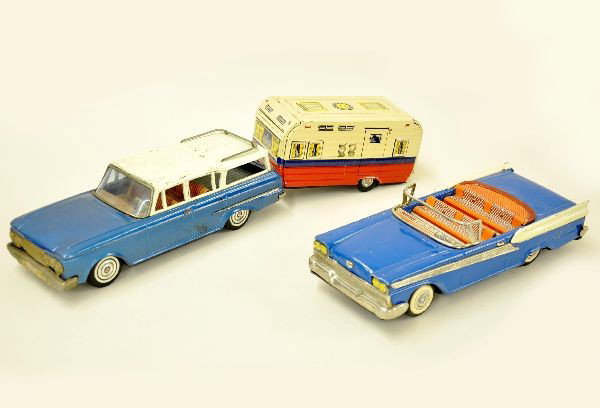 Japanese Tin Vehicle Lot: 10 1/2" Bandai Rambler wagon; 7" MT trailer, missing one hub cap; 10 1/2 Ford Fairlane convertible, missing windshield and steering wheel. All clean and shiny but show moderate playwear, C6