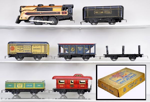 Boxed Pre-War Marx Set 8097: Copper boiler 396 loco, NYC tender, 555 reefer, 548 milk gondola (car only), flat car, no load, 554 hopper, 556 caboose and transformer. OSB some graffiti, trains are clean and shiny and show light to
