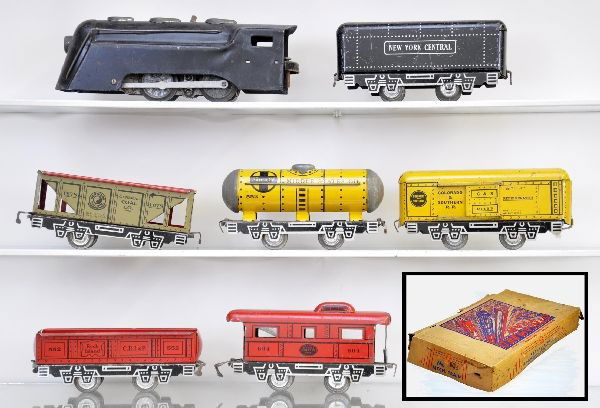 Boxed Pre-War Marx Set 634: Commodore Vanderbilt loco, NYC tender, 1678 hopper, 552 gondola, Santa Fe tank car, C&S boxcar, 556 caboose. All have early Joyline couplers with silver detailed frames. Worn original set box with ins