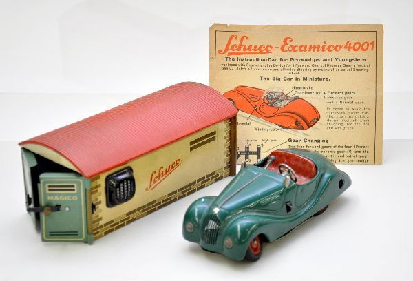 Schuco 4001 and 500 Lot: Examico in dark green, mechanism is fully functional but missing a tire and windscreen. Original tire is included and instructions. Includes a Magico 500 garage.