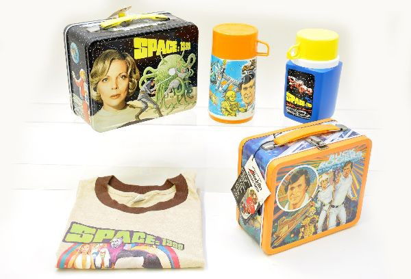 Space 1999 and Buck Rogers Lunch Boxes: King-Seeley, Space 1999 dated 1975 includes an original T-shirt; Buck Rogers in the 25th Century, Aladdin Industries dated 1979 with original store tag. Both have original plastic thermoses and are fa