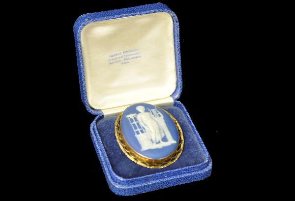 Antique 9K Wedgwood Blue-White Jasperware pin: Lovely Jasperware pin by Wedgwood set in 9K gold. Pin is missing but can also be worn as a necklace. Some of the white seems to have cracks but there are no cracks in pin itself.